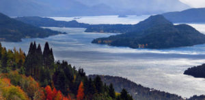 lago y montañas
