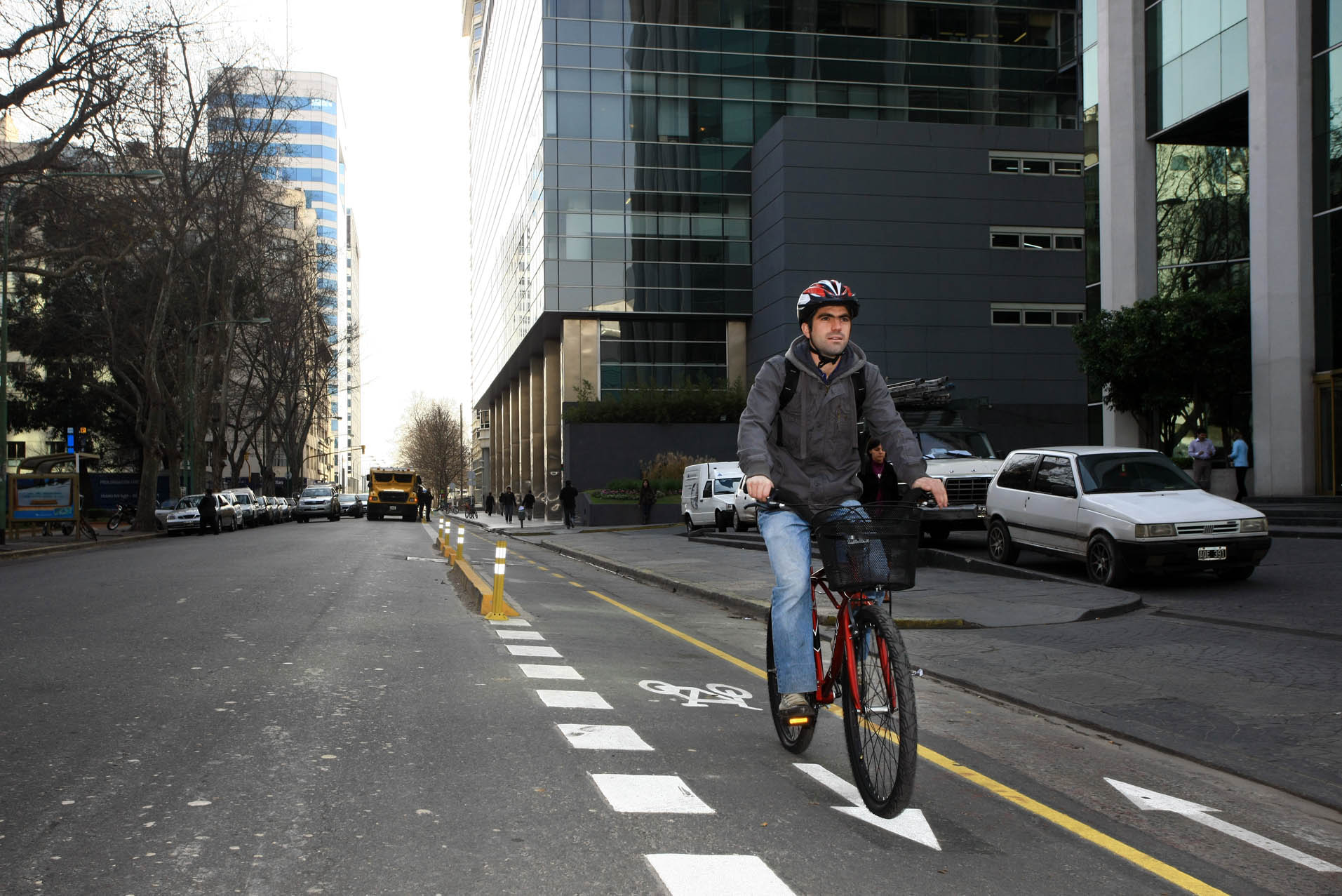 hombre en bicicleta