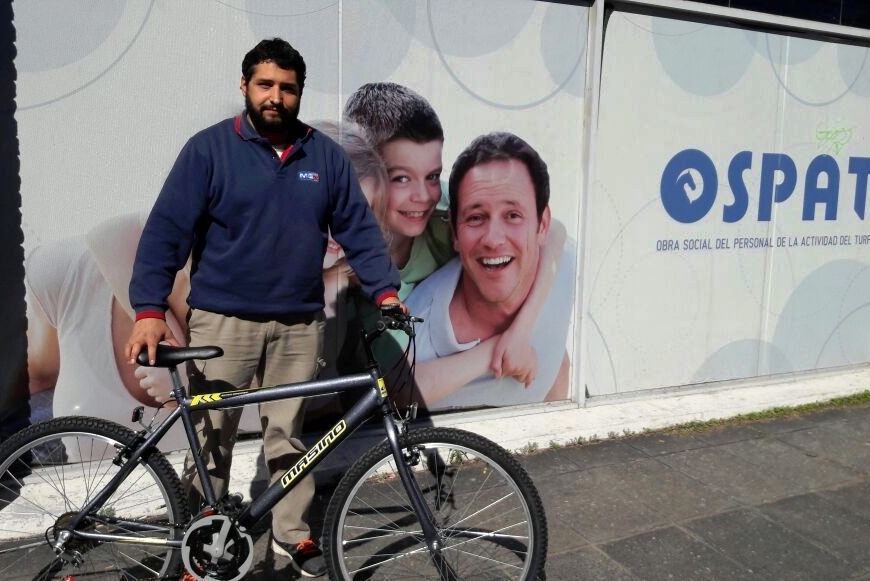 hombre con bicicleta