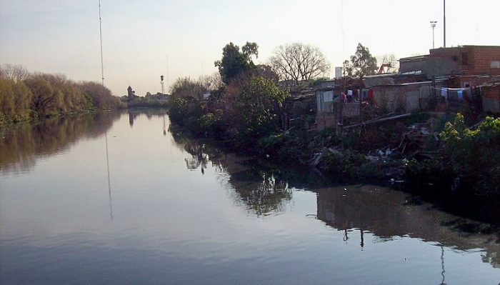 río contaminado riachuelo