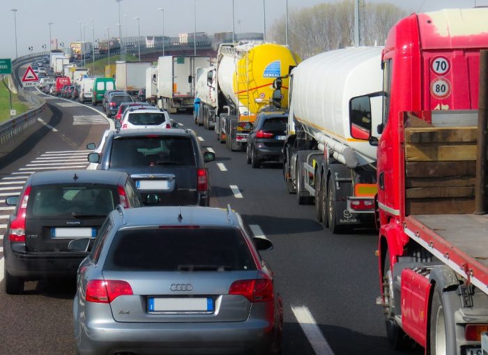 ruta con tránsito