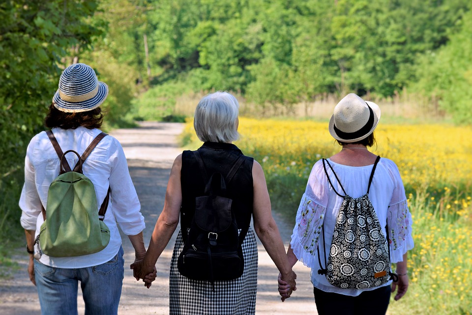 mujeres de espaldas