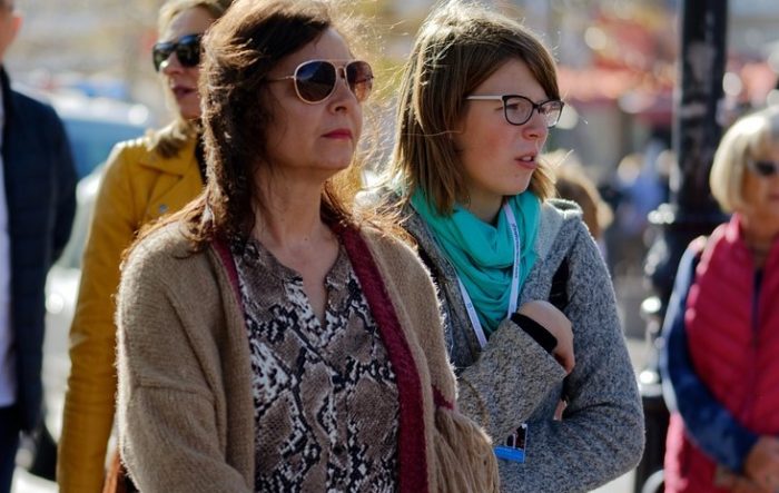 dos mujeres en la calle