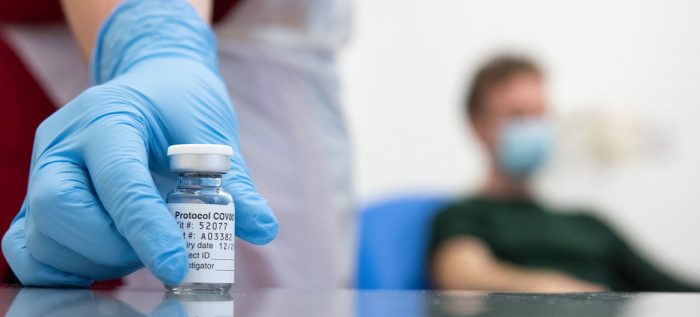 frasco de dosis vacuna en protocolo covid