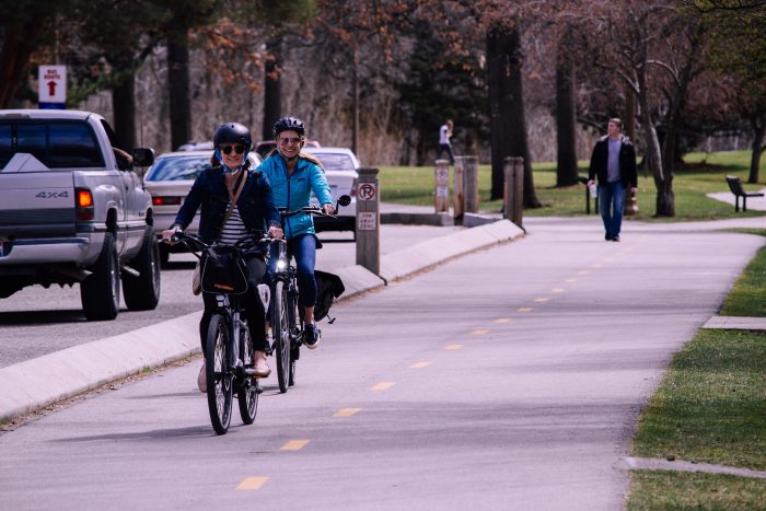 boom de gente andando en bicicleta