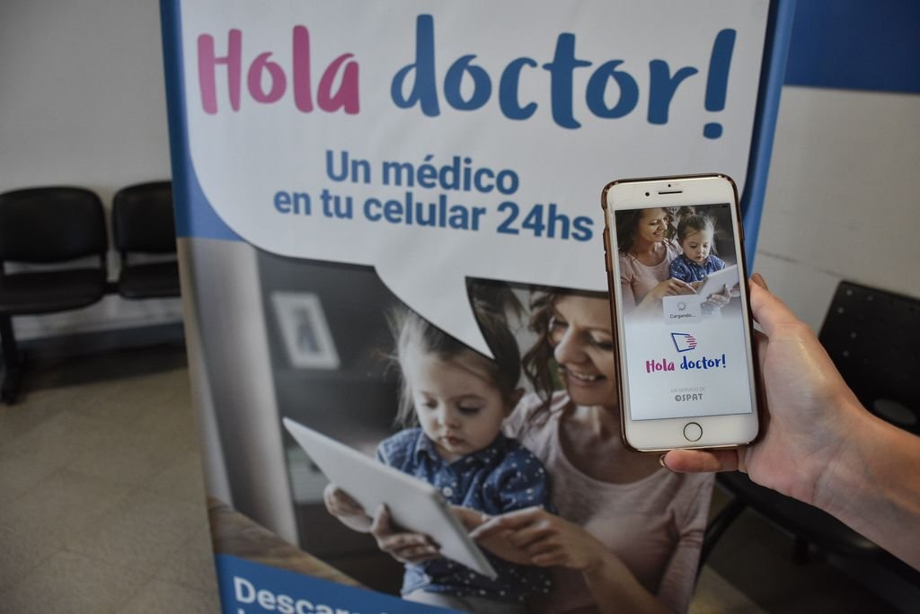 App Hola Doctor en un celular