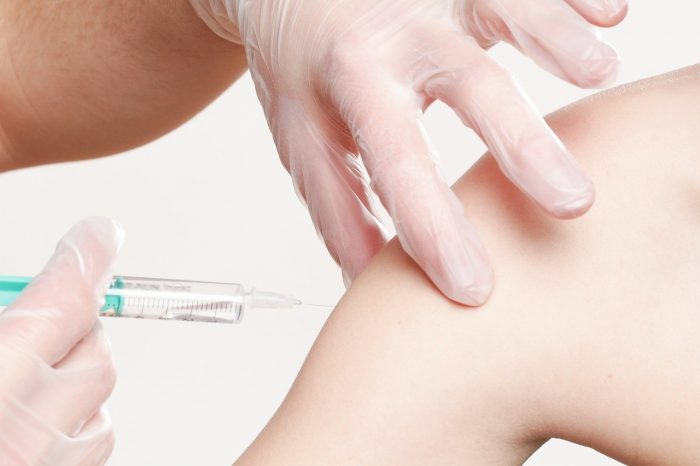 vacunación brazo niño
