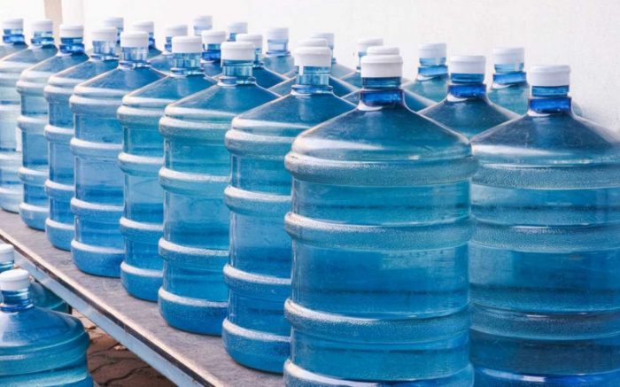 Cuántas veces se puede volver a llenar con agua una botella de