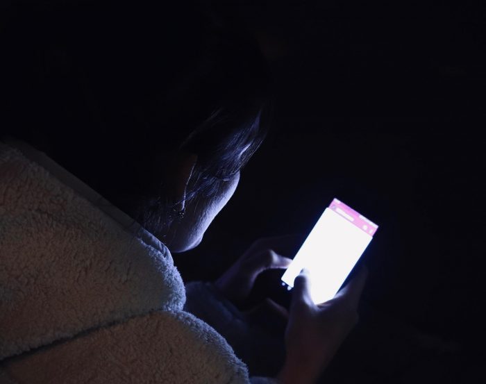 Uso del celular durante la noche