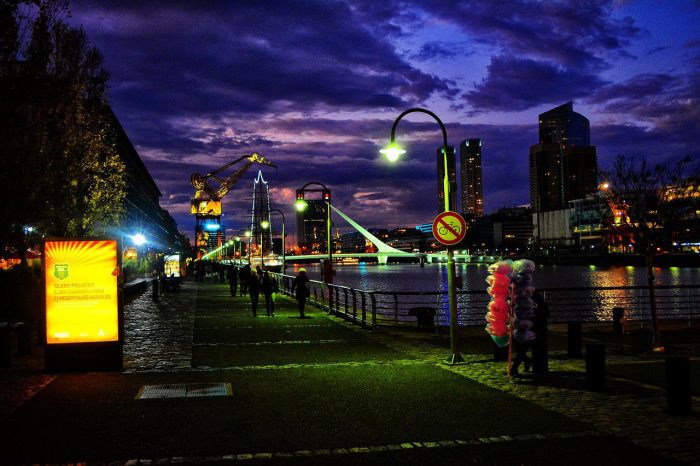 puerto madero de noche