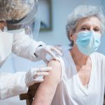 vacunas virus sincicial poblacion adulta mayor